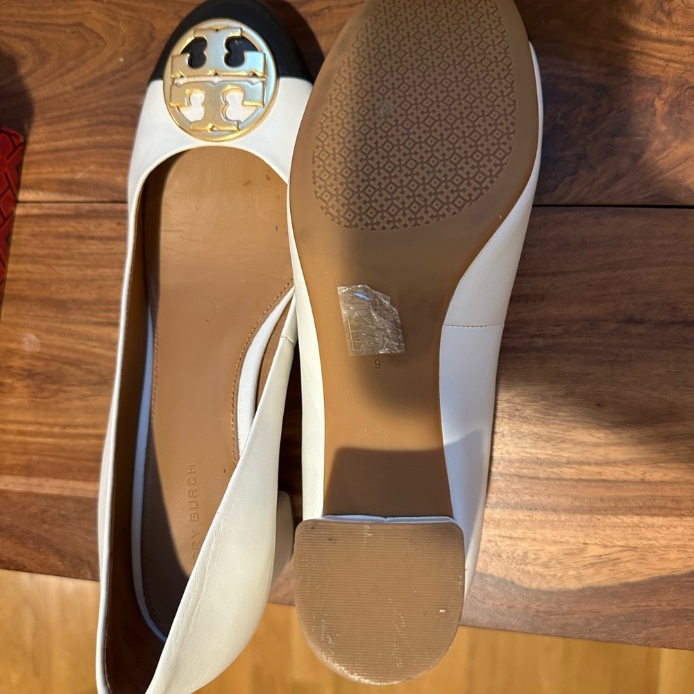 Tory Burch Chelsea Cap Toe Block Heel Pumps - Picture 4 of 6